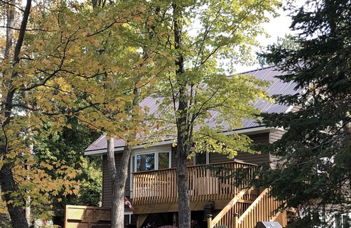 North Bay Appartement | Appartement au bord de l'eau sur la rivière Lavase historique