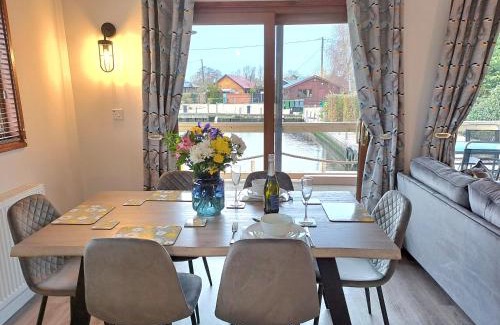 Brundall Maison | River Breeze - Norfolk Broads