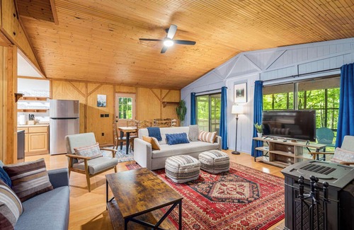 Great Cacapon Cabine | River Cabin w/Great Views, Screened Porch & Fire Pit