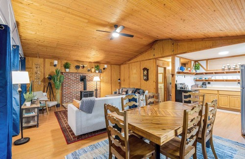 Great Cacapon Cabine | River Cabin w/Great Views, Screened Porch & Fire Pit