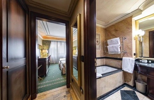 Tor di Quinto Hôtel | River Château Hotel