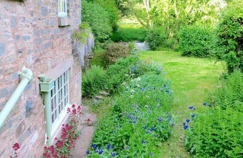Kington Cottage | Cottage River 6 couchages (option à 7), Vues à River & Woods, lit de chemin de fer 1880