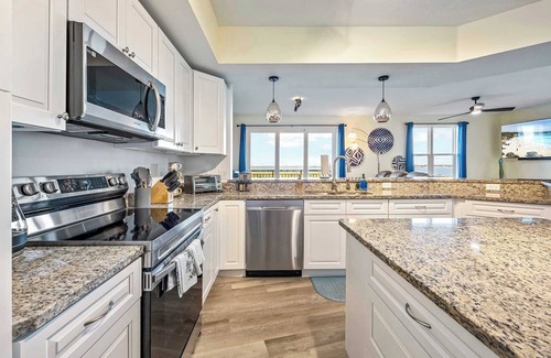 Merritt Island Copropriété | RIVER FLY IN: Updated, Luxurious Waterfront 2BR