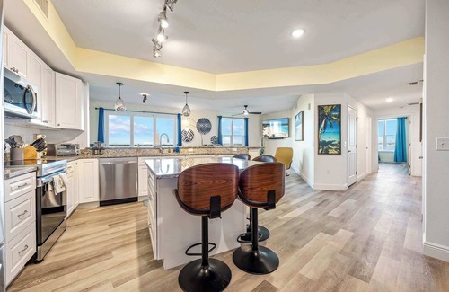 Merritt Island Copropriété | RIVER FLY IN: Updated, Luxurious Waterfront 2BR