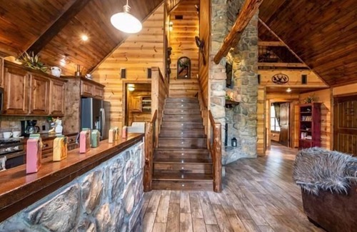 Smithville Cabine | River Front property Surrounded by Views! Located on N Mountain Fork River!