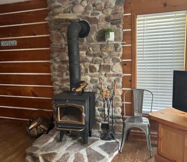 Ivy Lea Maison | River Front year round cottage