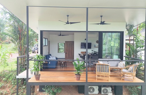 Uvita Cabine | 🌿 River Lodge — Your Jungle Hideaway in the Heart of Uvita. Walk everywhere!