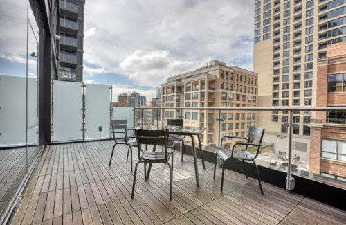 Near North Side Appartement | River N 3BR w Gym Rooftop nr L Park CHI-323