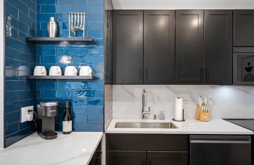 Near North Side Appartement | River North Chicago Chic w/King Bed - Lake & Skyline Views
