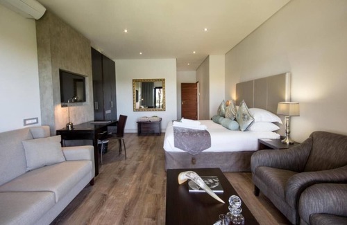 Upington Lit Et Petit-Déjeuner | River Place Manor - Chambre double supérieure avec vue sur la piscine