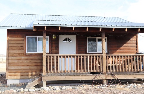 Silver Star Cabine | River Rest Luxury Cabin - The Big Hole. Beautiful River and Mountain Views!!