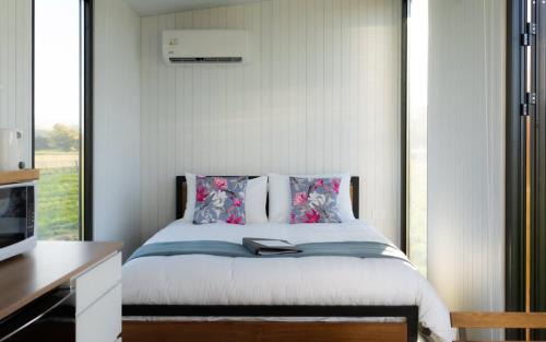 Waimate District Maison | River Road Retreat 3 by Tiny Away