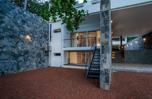 Kochchikade Villa | River side boutique villa - 5 min from the beach!