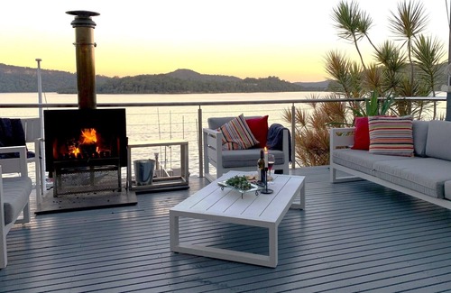 Bar Point Maison | spring specials .DYARUBBIN. fireside living HAWKESBURY RIVER spectacular views