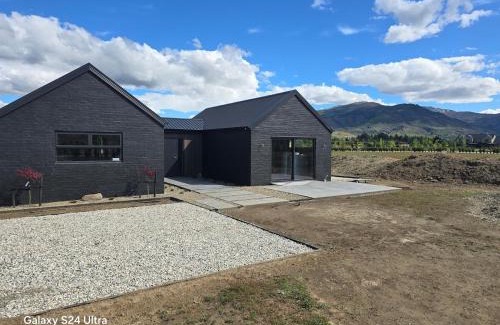Lowburn Maison | River Terrace Retreat Cromwell