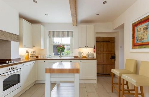 Eshton Maison | River View Cottage