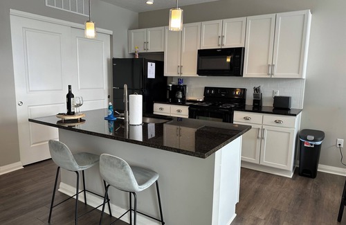 Downtown Columbus Appartement | ★ Auto-quarantaine parfaite - Très grand lit 1BR avec lessive ★