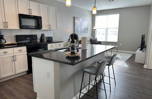 Downtown Columbus Appartement | ★ Auto-quarantaine parfaite - Très grand lit 1BR avec lessive ★