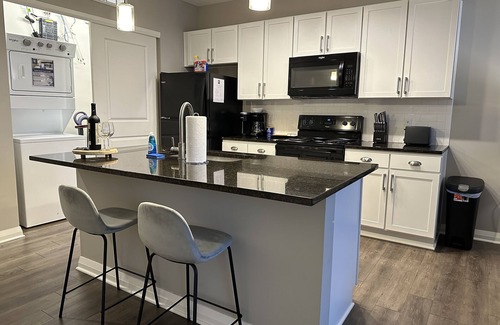 Downtown Columbus Appartement | ★ Auto-quarantaine parfaite - Très grand lit 1BR avec lessive ★