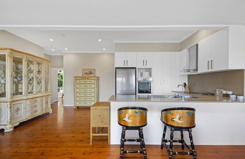 Hunters Hill Maison | River View Oasis | Spacious 3-Bed House with Pool