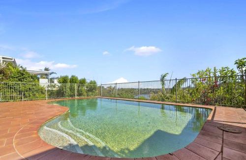 Lane Cove West Maison | River View Oasis: Spacious 3-Bed House with Pool