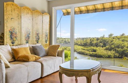 Lane Cove West Maison | River View Oasis: Spacious 3-Bed House with Pool