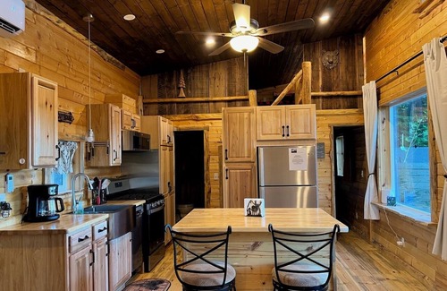 Ashford Cabine | River Vista Cabin with Mountain Views