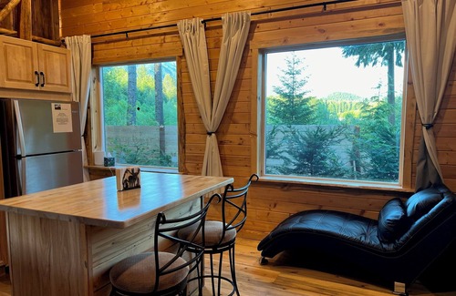 Ashford Cabine | River Vista Cabin with Mountain Views