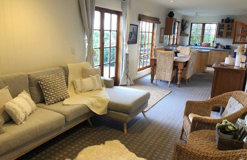 Blenheim Cottage | Riverbank Cottage