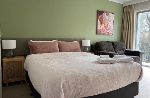 Bright Hôtel | Riverbank Park Motel