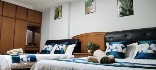 Kampung Surabaya Appartement | Riverbank Suites - River View Level 11, Sleeps 7