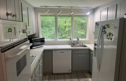 Dexter Maison | Riverbend: A beautiful country 4-bedroom house in Dexter.
