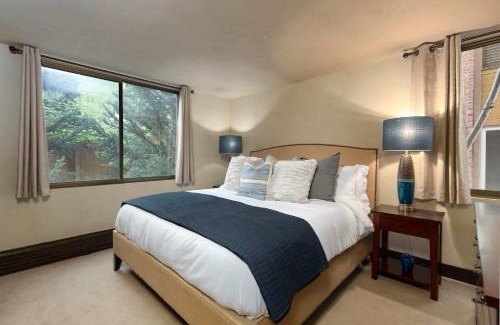 Aspen Maison | Riverfront 2 BR - Steps to Town - Pool & Hot Tub