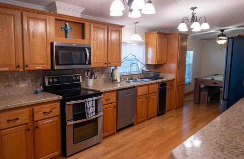Crescent City Maison | Riverfront Boaters Paradise - Dock w Lifts