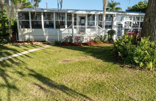 Crescent City Maison | Riverfront Boaters Paradise - Dock w Lifts