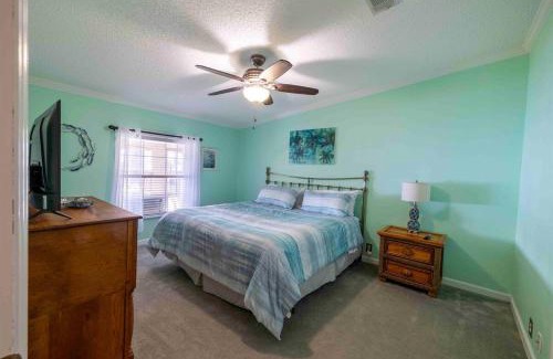 Crescent City Maison | Riverfront Boaters Paradise - Dock w Lifts