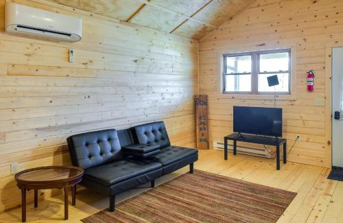 Blanchardville Maison | Riverfront Cabin Rental about 9 Mi to Yellowstone Lake
