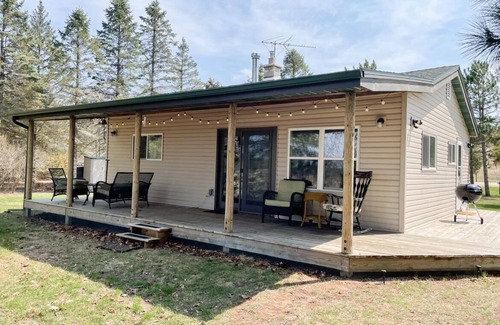 Princeton Cottage | RiverFront Cottage>Private Pier>Firepit & Wildlife
