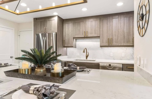 Aspen Copropriété | Riverfront Designer 2 BR, Walk to Gondola!