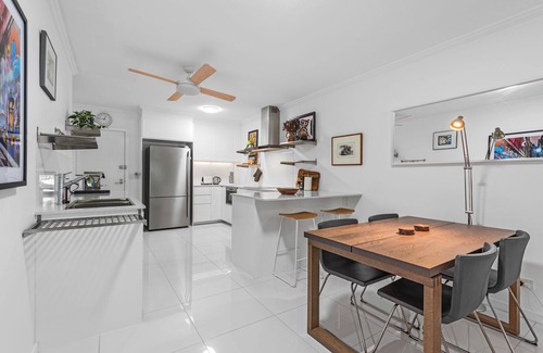 West End Appartement | Riverfront Excellence! 2Bed/2Bath/2Car ~ West End
