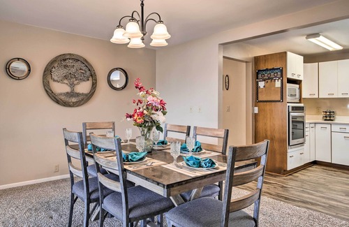 Los Fresnos Maison | Riverfront Family Home: Yard, Orchard, Dock!