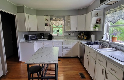Duck Maison | Riverfront/Fishing/Elk Rail Trails/4-bedroom house in beautiful Duck