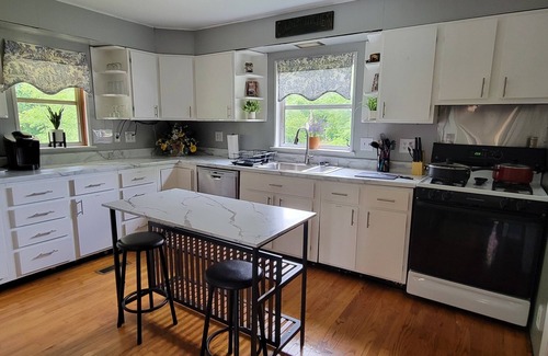 Duck Maison | Riverfront/Fishing/Elk Rail Trails/4-bedroom house in beautiful Duck