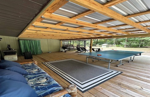 High Springs Maison | Riverfront Forest Retreat - Near Springs & UF! 3BR/2BA on the Santa Fe River!