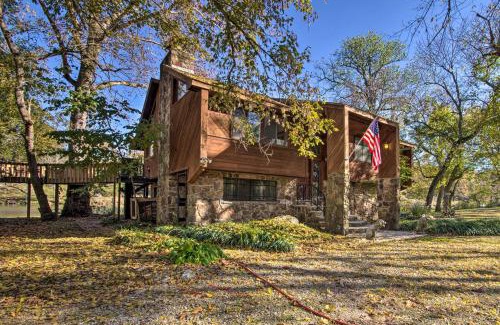 Mammoth Spring Maison | Riverfront Getaway with Treehouse, Fire Pit and Deck!