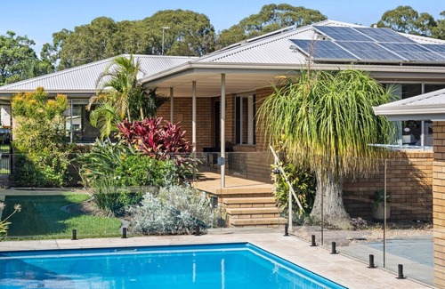 Chittaway Point Maison | Riverfront Heated Pool Sauna Kayaks