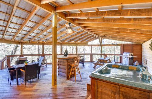 Helen Maison | Riverfront Helen Cabin with Hot Tub and Deck!