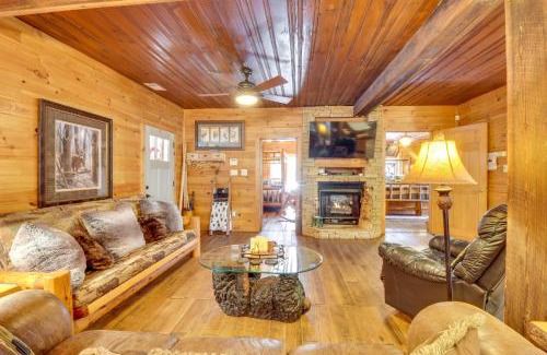 Helen Maison | Riverfront Helen Cabin with Hot Tub and Deck!