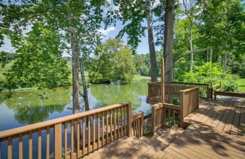 Lexington Maison | Riverfront Home (Apartment and Bar)