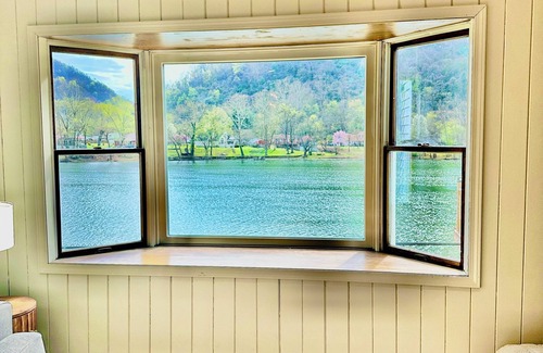Mount Carbon Maison | Riverfront House, Deck Over River, Bar, Gazebo, Pets Welcome, Scenic Views, NRG